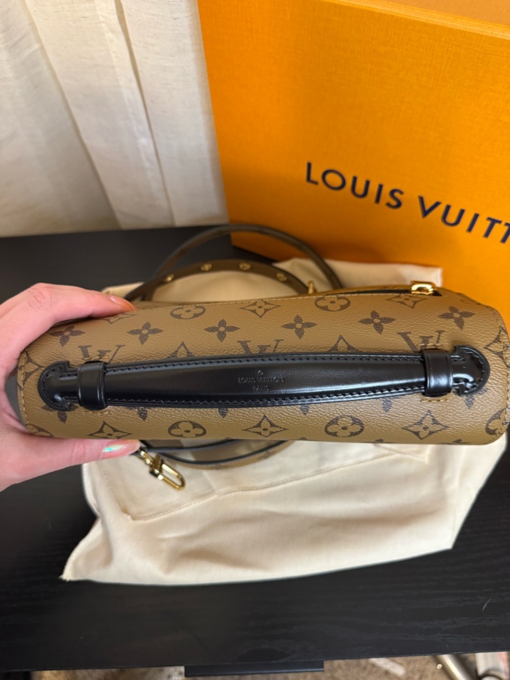 Louis Vuitton Pochette Metis in reverse monogram Crossbody bag - Picture 9 of 15